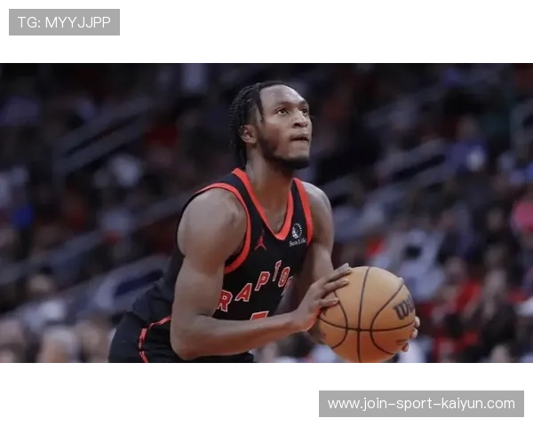 汤普森外线连中三分决定胜负,掀起篮球赛场狂潮 汤普森外线连中三分决定胜负,掀起篮球赛场狂潮